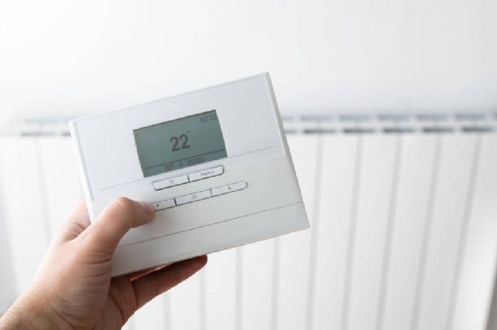 Easy installation of a center wireless thermostat